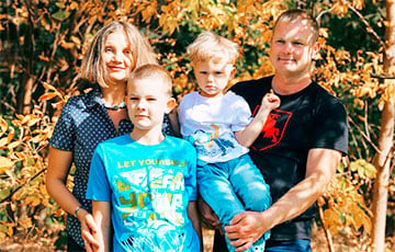 «Забрали детство»: на свободе беларусских политзаключенных ждут сотни сыновей и дочерей