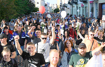 В Гродно бастующие работники «Гродно Азота» колонной прошлись по улицам