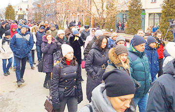 Брестчане вышли на марш против аккумуляторного завода