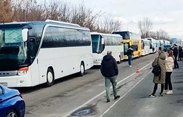 «Не покупайте билеты на автобусы»: беларусам рекомендуют пересекать границу с Польшей по новой схеме
