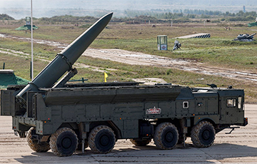 Минобороны Беларуси отрабатывает ракетный удар комплексом «Искандер-М» в «специальном снаряжении»
