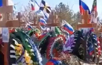 В Московии грабят могилы погибших в Украине оккупантов