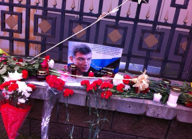 В Минске у участников акции памяти Немцова переписали имена