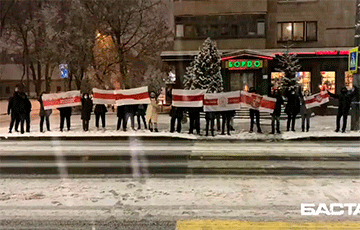 Жители улиц Пулихова и Захарова вышли на вечернюю акцию