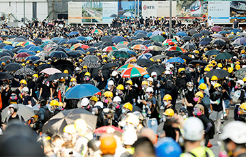 Демонстранты в Гонконге одержали еще одну победу