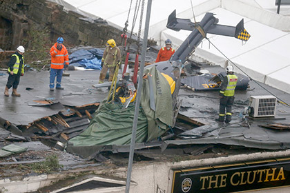Спасательные работы на месте крушения вертолета в Глазго завершены