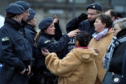 Полиция Кельна получила новые жалобы на домогательства к женщинам на улице