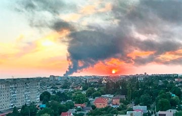 Пожар на нефтебазе в Ростовской области не могут потушить уже вторые сутки