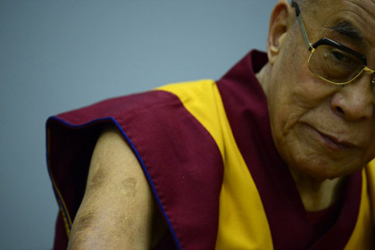 Далай-лама пропустит похороны Манделы из-за трудностей «логистики»