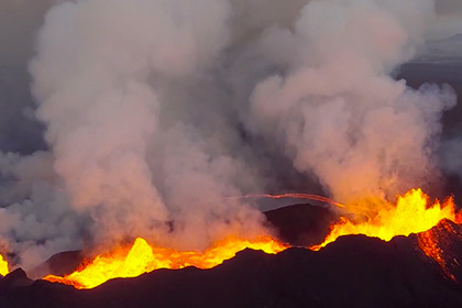Беспилотник заснял извержение вулкана Бардарбунга на сгоревшую видеокамеру