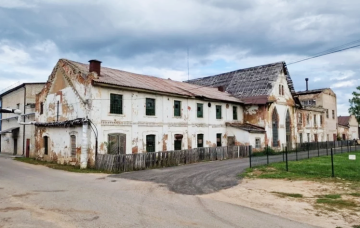 Под Несвижем продают здание бывшего имения Радзивиллов