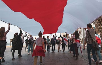 Партизаны Боровлян провели масштабную акцию с национальной символикой