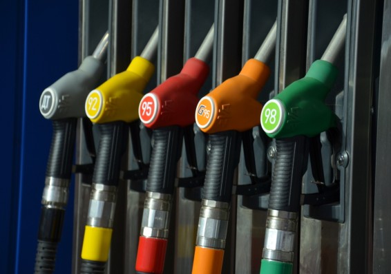Мировые цены на нефть отразятся на стоимости бензина в Беларуси