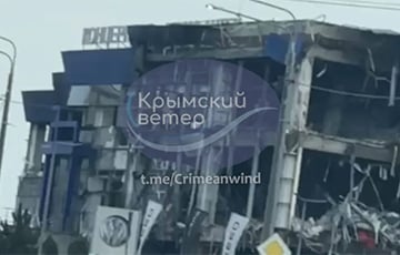 Дроны разнесли вдребезги здание московитского военного концерна «Алмаз Антей» в Севастополе