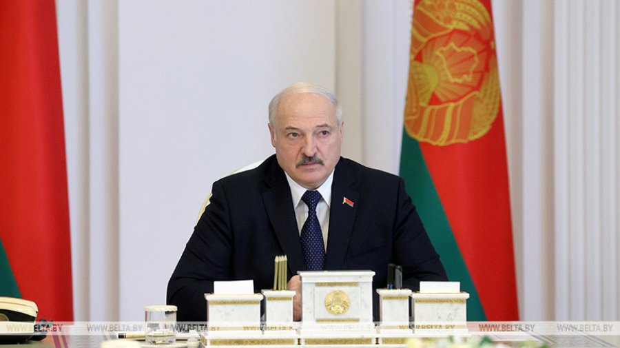 Лукашенко недоволен спортсменами, БЧБ-женами футболистов и тренерами