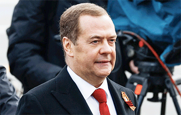 Медведев завел рулады