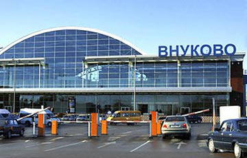 В московском аэропорту Внуково остаются 63 белоруса