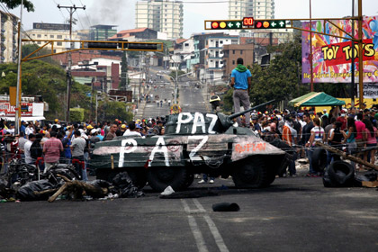 На подавление протестов в Венесуэле бросят десантников