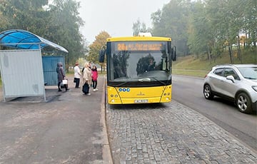 На автобусной остановке в Минске провели странный эксперимент
