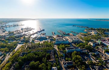 Дроны атаковали Керчь всю ночь: горит нефтебаза эшелоны на путях