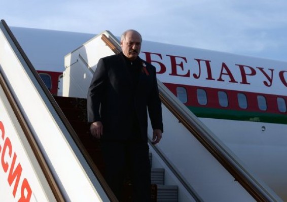 Лукашенко долетел до Китая