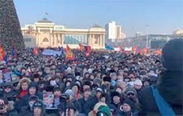 Протестующие в столице Монголии пошли на штурм дворца правительства