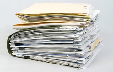Специалисты назвали беларусам семейные документы, которые надо хранить вечно