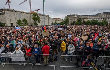 В Будапеште проходит масштабный протест против нового закона Орбана