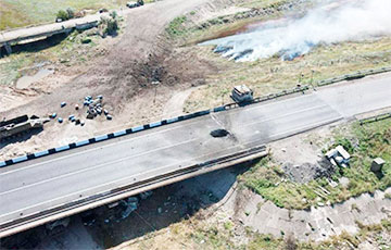 Удары по мостам на юге Украины: появились новые фото последствий «прилетов»