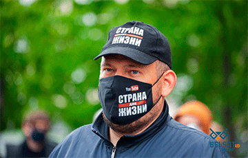 В Орше протестующие поздравили Сергея Тихановского с днем рождения