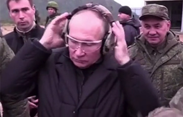 Путин вышел из бункера и взялся за оружие