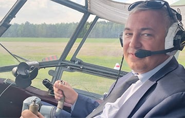 Беларус поймал главу Малоритского района на нарушении за штурвалом самолета