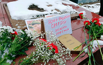 Минчане восстановили мемориал памяти Романа Бондаренко