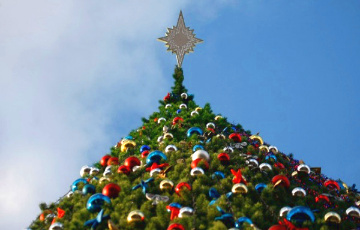 Активист заменил на главной елке в Молодечно «кремлевскую» звезду на Вифлеемскую
