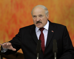 Лукашенко потребовал военной и социально-политической безопасности