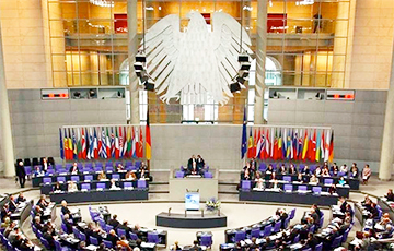 Коронавирус: Бундестаг одобрил беспрецедентный антикризисный пакет
