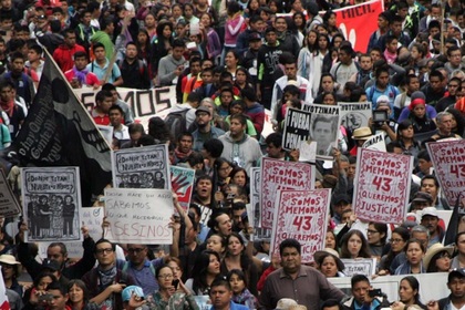 В Мексике отметили массовыми протестами годовщину исчезновения 43 студентов