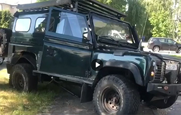 В Минске не смогли разъехаться два Land Rover