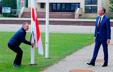 Еще в одном литовском городе подняли национальный флаг Беларуси