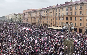 Сотни тысяч белорусов скандируют «Уходи!»