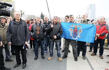 Национальные символы на акции-молебне в центре Минска: яркие кадры