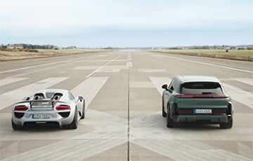 Porsche устроила гонку 918 Spyder против электрического Cayenne