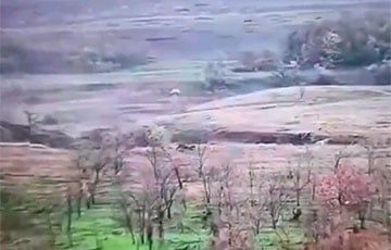 Московитская пехота трусливо бежит из-под Лимана: новое видео
