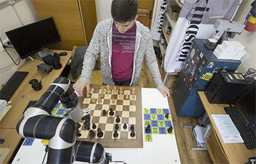 Брестские студенты создали шахматного робота Настю стоимостью €30 тысяч