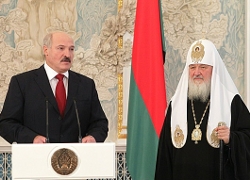 Лукашенко дал орден патриарху Кириллу
