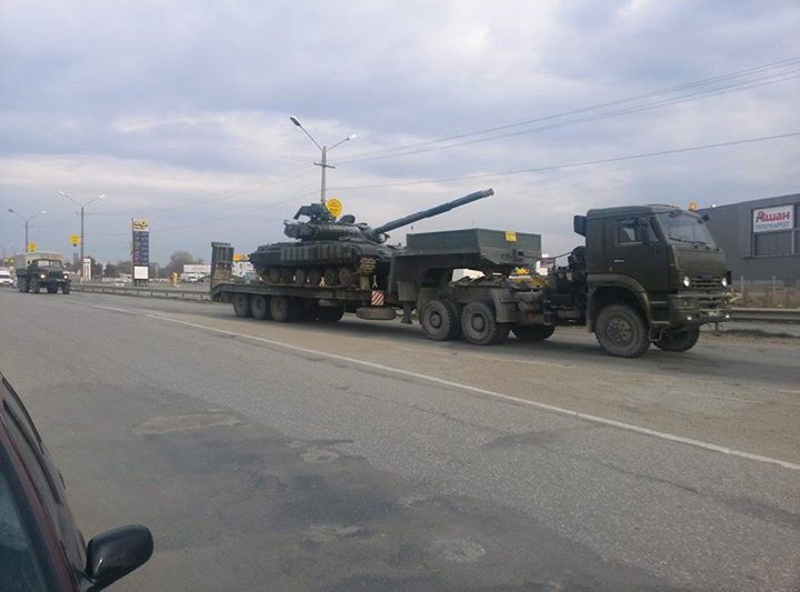 Россия стягивает танки на север Крыма