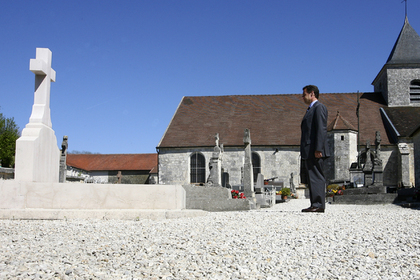 Вандалы осквернили могилу Шарля де Голля