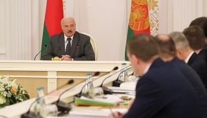 Лукашенко обещает перемены, но не революционными методами
