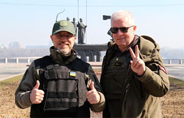 Министр обороны Литвы лично приехал в Киев, несмотря на обстрелы