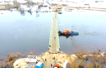 Видеофакт: На Припяти снова смонтировали понтонный мост